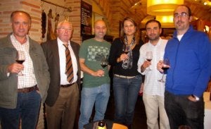 José Antonio Suárez, Jesús García, Juan Manuel Valdés, María Viñuela, Andrés García y Luis Encinas acudieron como invitados a la cata organizada en La Bodega de Nájera./