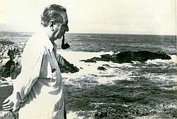 Vuelta del exilio. Rafael Fernández, en una de sus primeras imágenes tras su retorno a Asturias, en 1975. :: ARCHIVO DE R. FERNÁNDEZ TOMÁS/