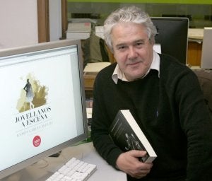 Ramón Avello participa hoy en los actos del bicentenario de Jovellanos con su libro. ::
SEVILLA/