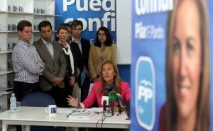 Pardo esboza su programa en presencia de David Medina, Jorge Ruiz, Gallart, Pecharromán, Pablo Fernández y Maite Menéndez. ::
ÁLEX PIÑA/