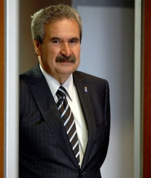 Graciano Torre, en una de las dependencias de la consejería de Industria. :: MARIO ROJAS/