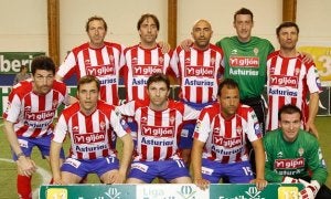 Tomás, David Cano, Abelardo, Sergio Sánchez, Tati (arriba), Fredi, Manolo, Rubén Blaya, José Manuel y Ramón (abajo). ::
E. C./