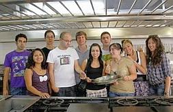 Por la izquierda, Pablo Macía, Ximena Tintín, Ernesto Álvarez, Mateo García, Gonzalo Menéndez, Ana M. Arbesú, Pedro Miguel Saavedra, Alexia Fernández, María Camblor y Elena Fernández. :: J. BILBAO/