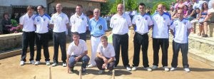 Jugadores de las selecciones de Asturias y Cantabria de bolo palma, en la reinaguración de la bolera de la localidad cántabra de Casamaría. ::
G. F. B./