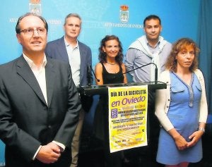 La actividad de los chiringuitos obliga a restringir el tráfico. ::
J. D./