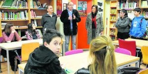 Los responsables del programa dan las primeras explicaciones a los alumnos. ::
JESÚS DÍAZ/