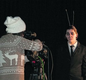 'La última aventura del hombre abeja'. Arif Alfaraz dirige a su actor protagonista. ::
GONA/