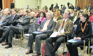 Público y ponentes de la jornada técnica 'Dual y Asturias' inaugurada por Álvarez-Cascos. ::
JESÚS DÍAZ/