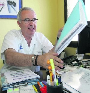 José Sánchez del Río, en su despacho, en la Casa del Mar. ::
PAÑEDA/