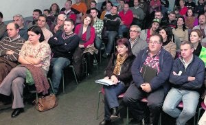 Tomasa Arce, en primera fila, en las jornadas celebradas ayer.
:: J. P./