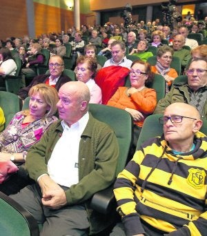 El público llenó el salón para escuchar el concierto. ::
A. PIÑA/