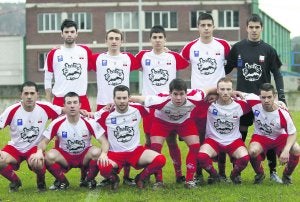El Boal, campeón del grupo II de primera regional. Arriba, de izquierda a derecha, Diego, Jandro, Jaime, Julián y Daniel. Agachados, por el mismo orden, Rubén, Germán, David, Bruno y Adolfo. ::
P. CITOULA/