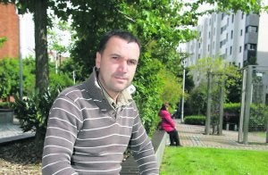El arqueólogo Juan Muñiz, satisfecho tras las jornadas celebradas este fin de semana. ::
PALOMA UCHA/