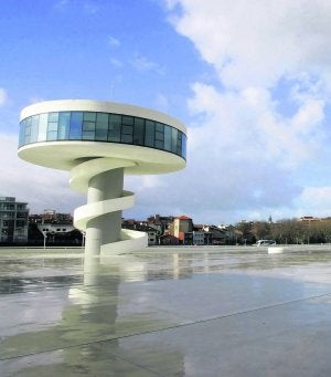 Centro Niemeyer, hito de la recuperación de la ría de Avilés. ::
S. LÓPEZ/