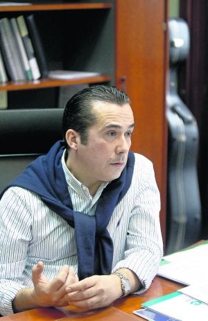 Ruiz de la Peña, en su despacho del centro. :: MARIO ROJAS/