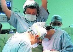 El equipo de Trasplantes del HUCA, con 1.047 donantes en 28 años, premiado por Sanidad