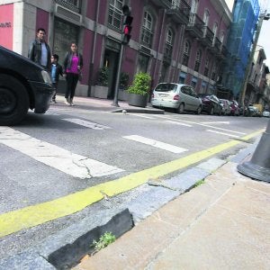 Un adoquín peligroso en La Muralla