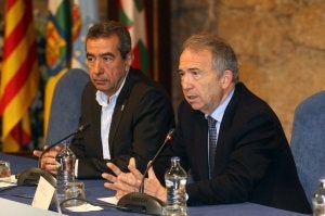 Por la izquierda, el presidente de Consejo Escolar de Asturias, Alberto Muñoz, y el del Estado, Francisco López Rupérez, ayer en Oviedo. :: Á. PIÑA/