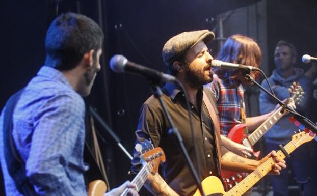 La Tormenta De Sidecars Cala En Gijon El Comercio la tormenta de sidecars cala en gijon