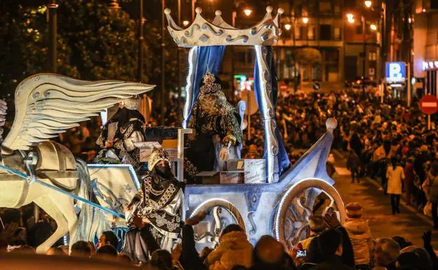 Cabalgata de los Reyes Magos, el año pasado en Avilés /MARIETA