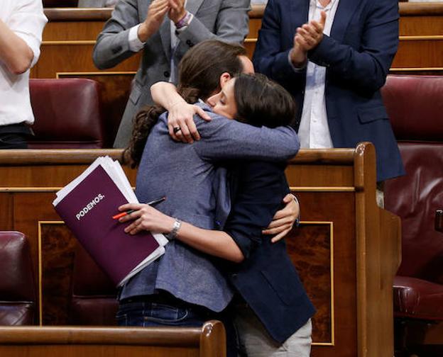 Pablo Iglesias E Irene Montero Y Sus Hijos - Dekoratioun 