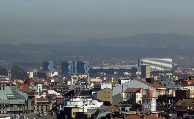 Boina de contaminación sobre Oviedo en una imagen de archivo./M. Rojas