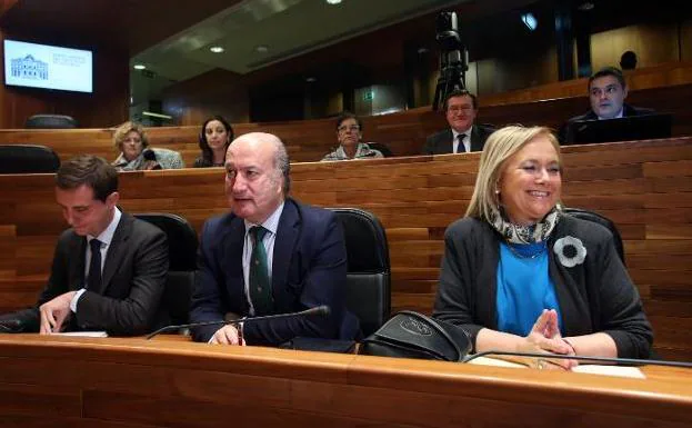 Fernández avisa a Génova del coste electoral de imponer una gestora en el PP de Asturias
