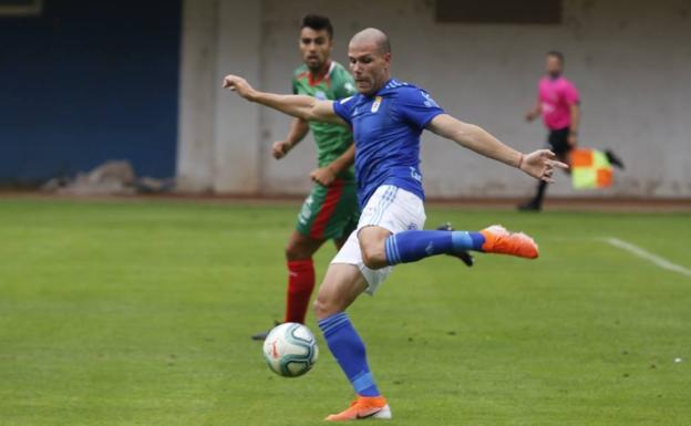 Jugada del gol del Real Oviedo en el partido frente al Alavés./Jorge Peteiro