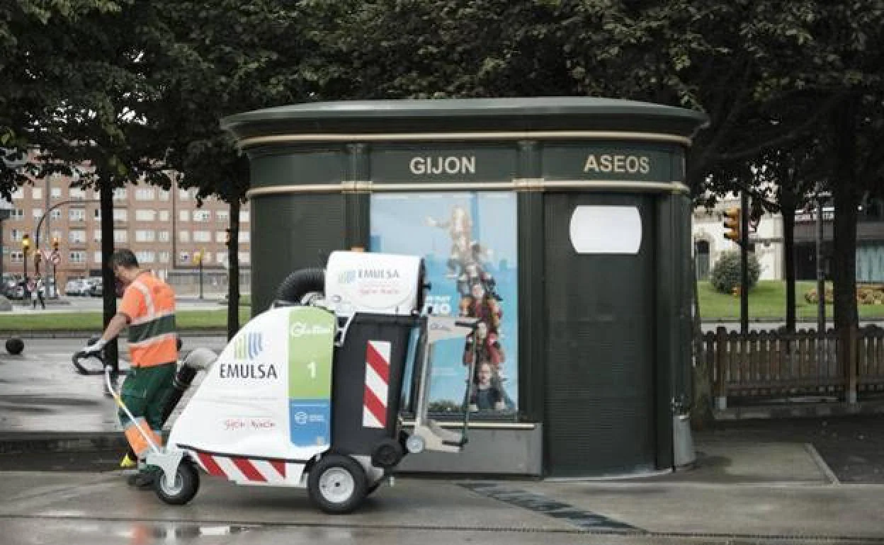 Gijón convoca una bolsa de empleo temporal para limpieza con 950 hasta 2022 | El Comercio