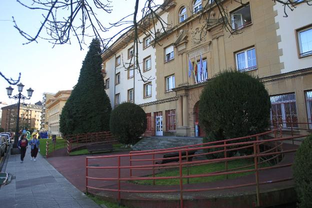 Una imagen del colegio mayor San Gregorio, ubicado en la calle Valdés Salas. . / ALEX PIÑA