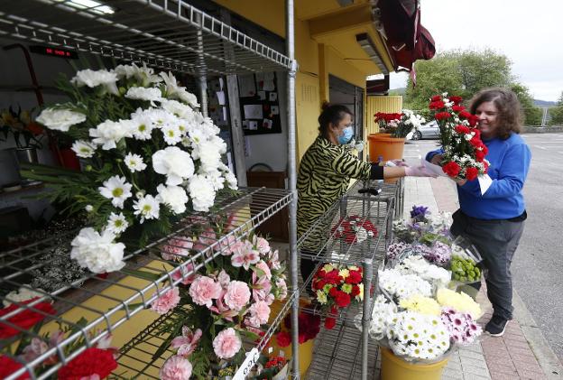 Las Flores Regresan Al Cementerio El Comercio