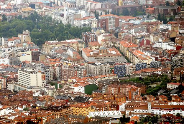 Una vista aérea del centro de Oviedo. / A. PIÑA