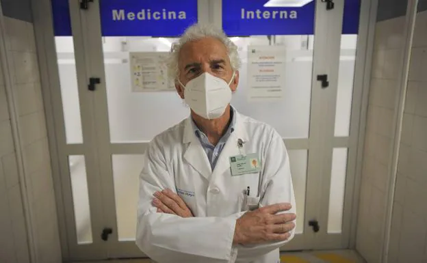 Ricardo Gómez Huelgas, jefe de los médicos internistas del Hospital de Málaga, preside la SEMI./Francis silva