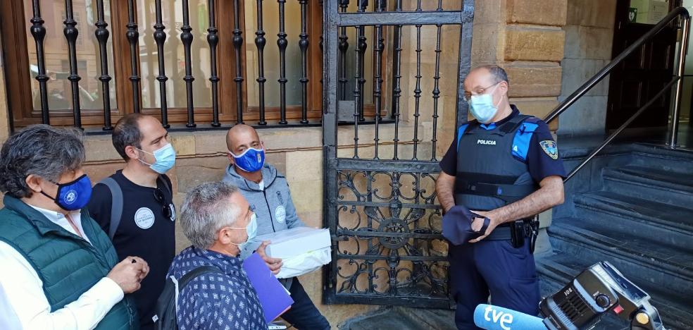 Los chiringuitos presentan 9.000 firmas y piden al alcalde de Oviedo que se siente a dialogar - Vimarsana News