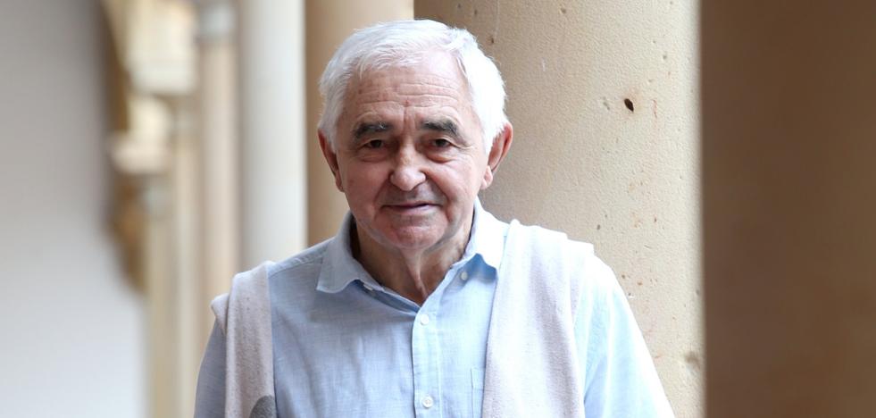 Candamo nombra Hijo Adoptivo al historiador Javier Fernández Conde - Vimarsana News