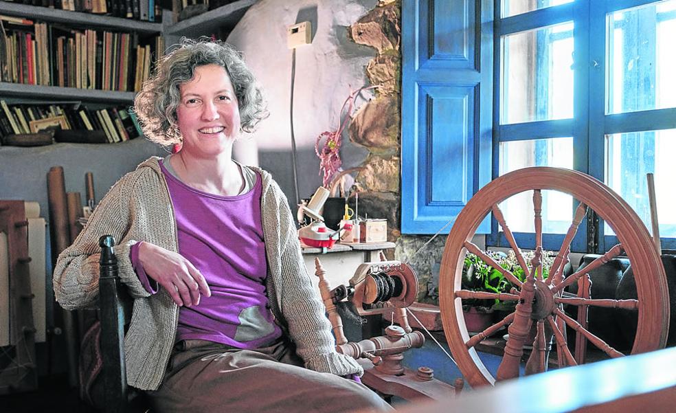 «La xente regala hórreos del siglo XVIII en Asturies… ye como pa facéselo mirar»