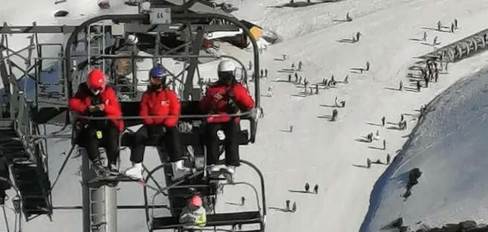 Los esquiadores de Galicia se afianzan en las estaciones del Principado