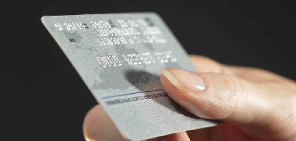 El Banco de España avisa: este uso de las tarjetas de crédito puede  conllevar riesgos | El Comercio