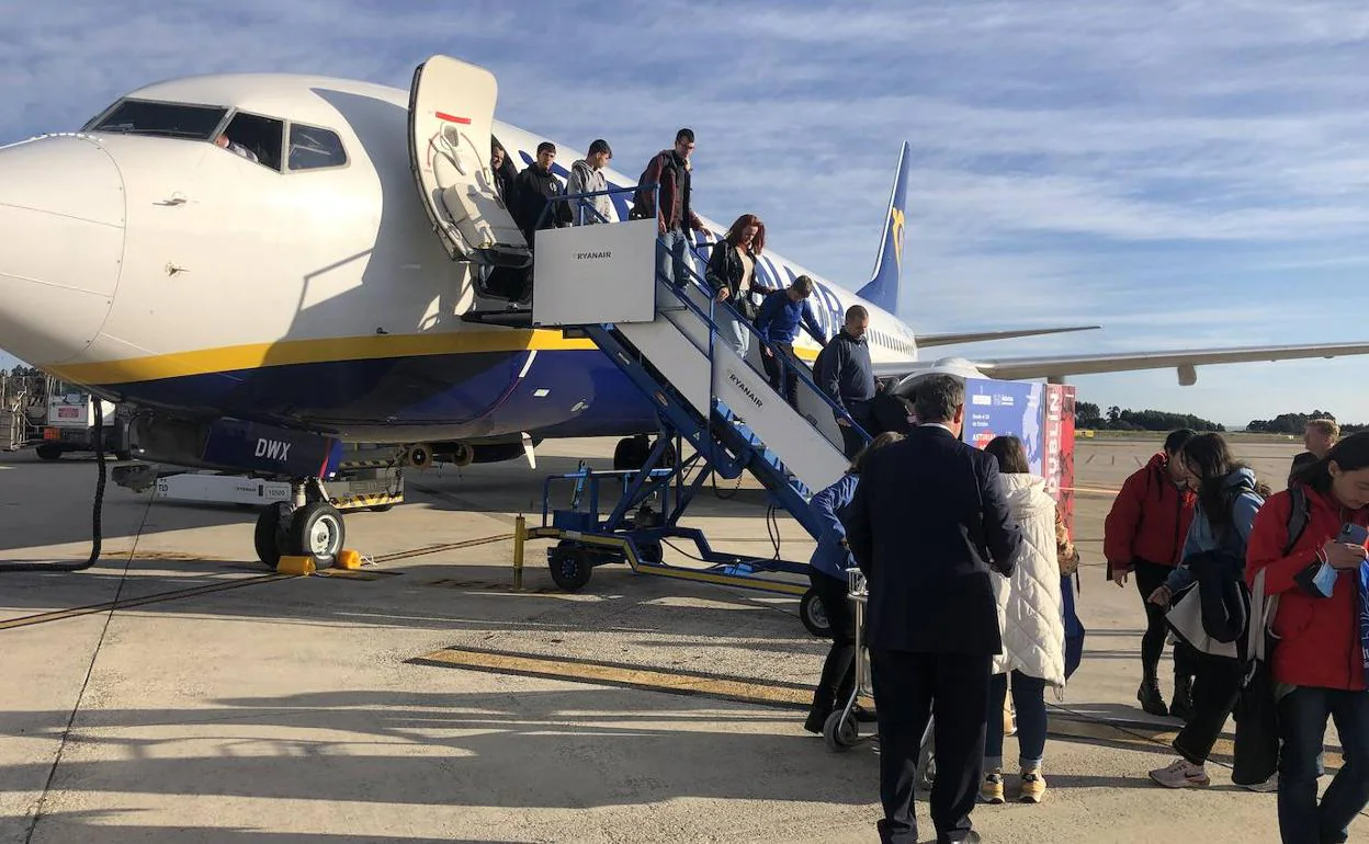 Ryanair aterriza Asturias tras casi diez años de | El Comercio