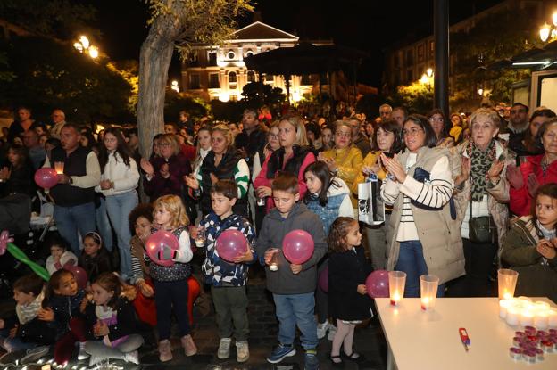 Una multitud arropa en Segovia a la familia, desvastada por el «sinsentido»