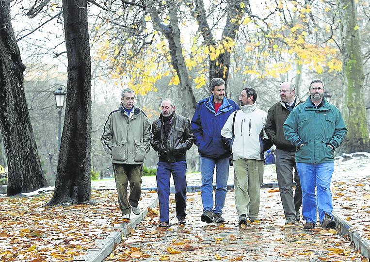 Con otros ecologistas y naturalistas, en Oviedo, en 2010. m. rojas
