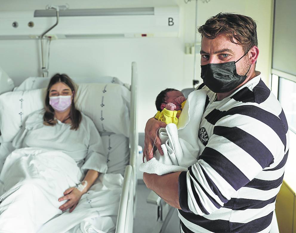 Pedro Martinez Alonso Oviedo «Su hermano es muy fan de Pedri, el jugador del Barça, y fue el quien eligio el nombre. Este chiquitin es su regalo de Reyes»