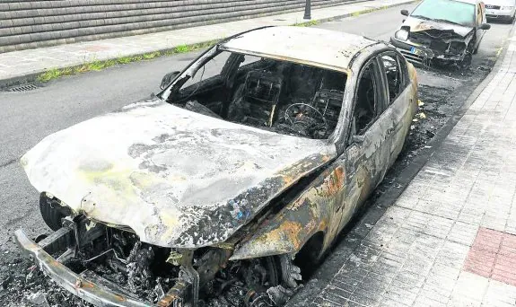 Queman Dos Coches En La Calle Pramas De Soto Del Barco El Comercio